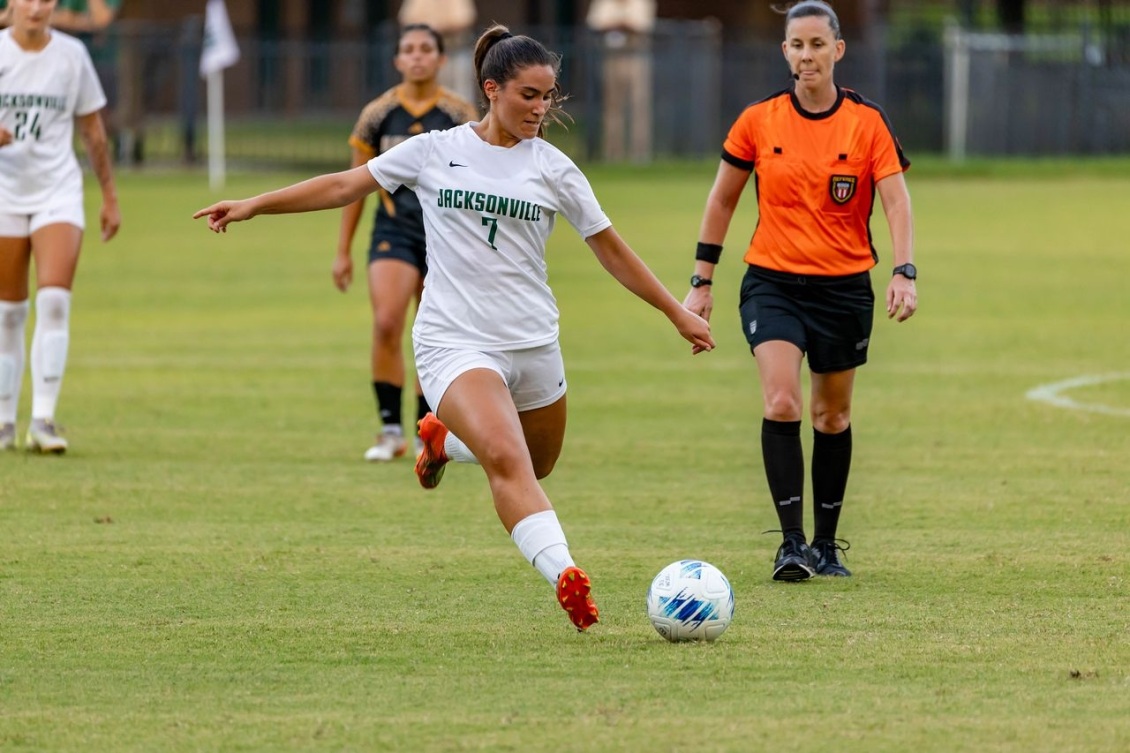 ESTUDIOS Y BECAS DE FUTBOL FEMENINO EN ESTADOS UNIDOS