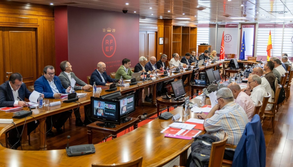 El futuro del fútbol femenino español: Tercera RFEF de 216 equipos